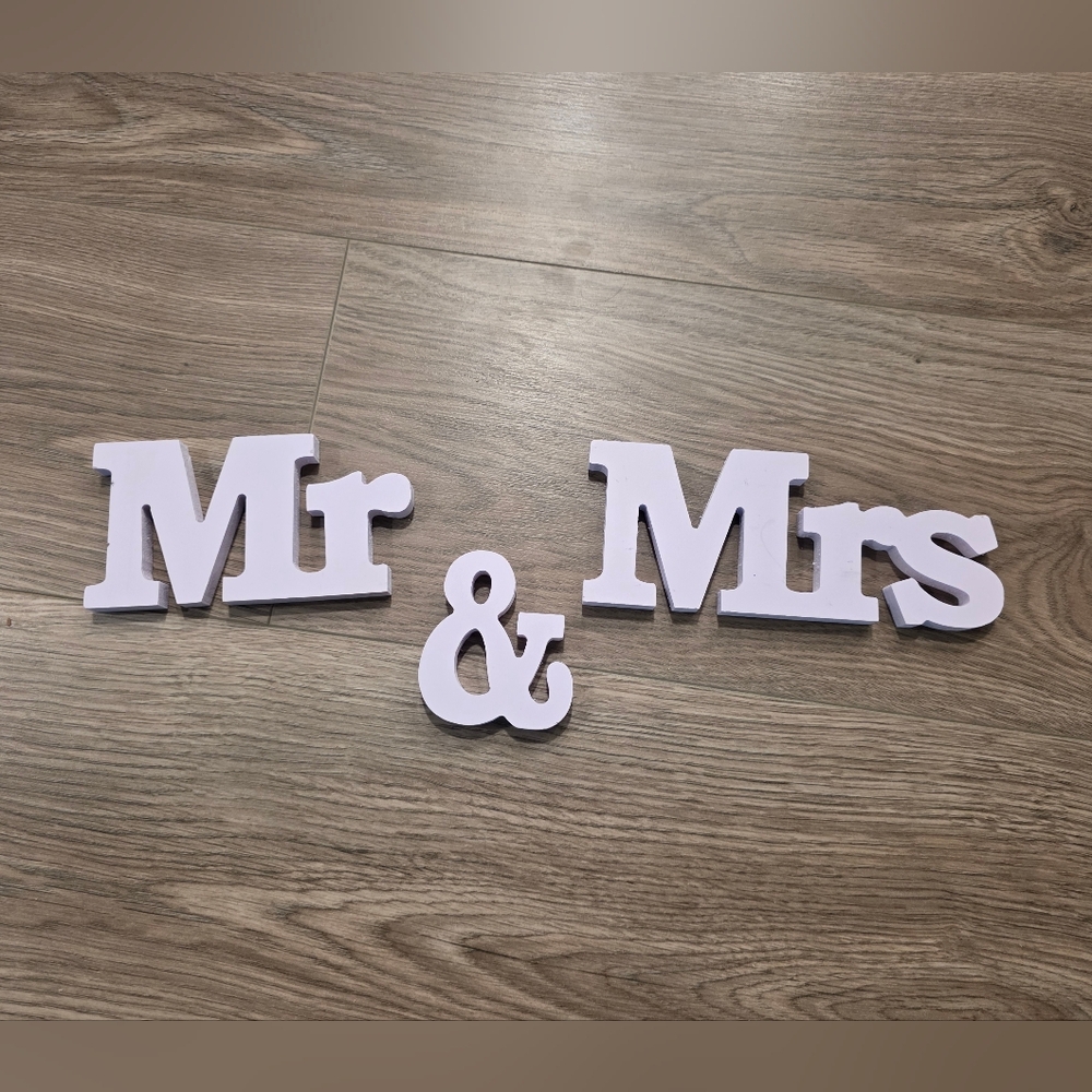 Mr & Mrs Wood Sign